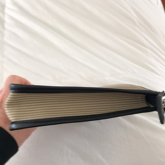 Authentic Fendi makeup bag - Picture 5 of 13